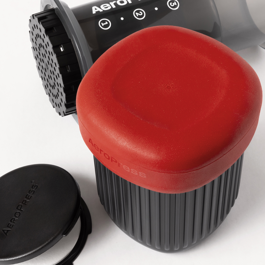 Close view of the AeroPress Go red silicone lid sealing the 15 oz travel mug